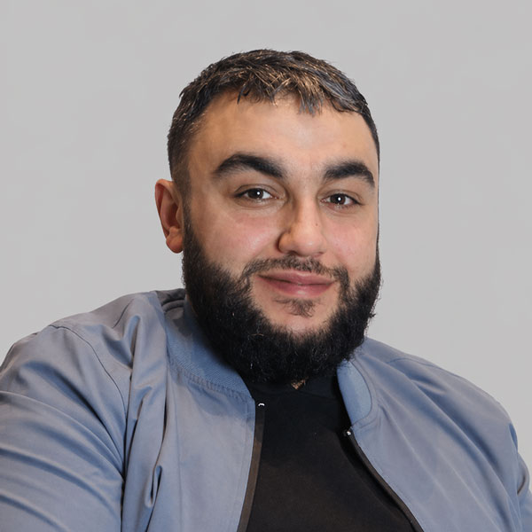 11-Mustapha_Lightgrijs Mustapha medewerker MGH